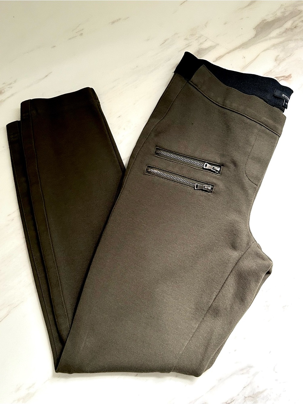 ๐ฅ2/20$๐ฅ RW&CO. Khaki Skinny Ponte Pants with Zip Details, Size Small